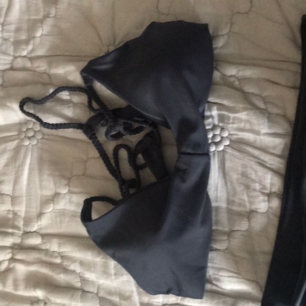 Bikini - Picture 2 of 4